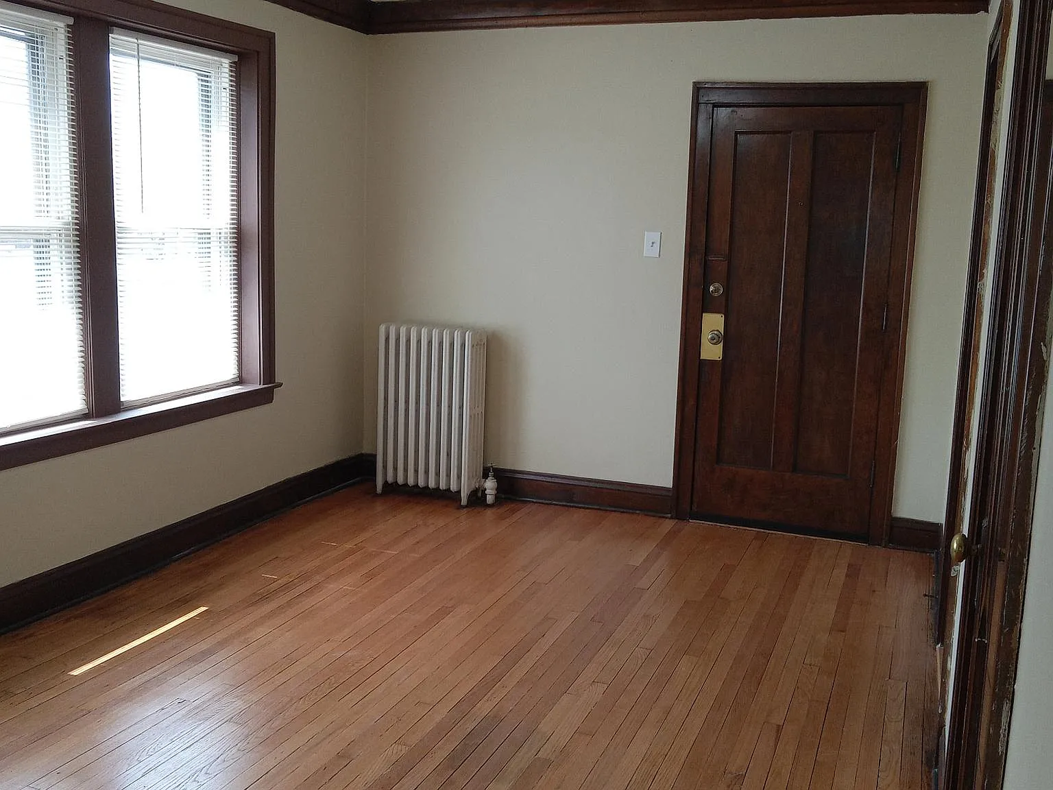 2 bed, 900 sqft, $1,350 — Photo 2