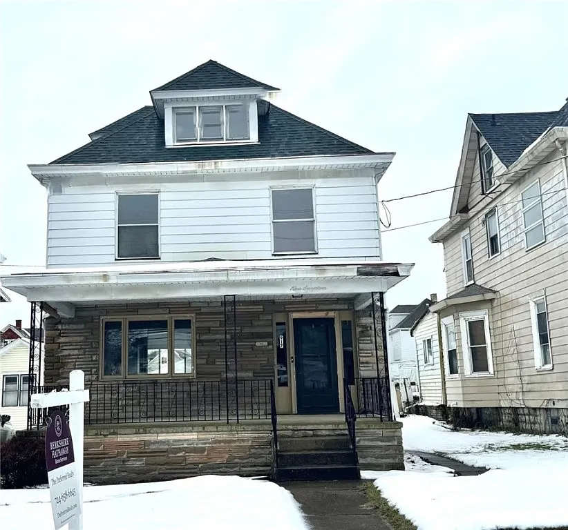 917 Adams St photo 1