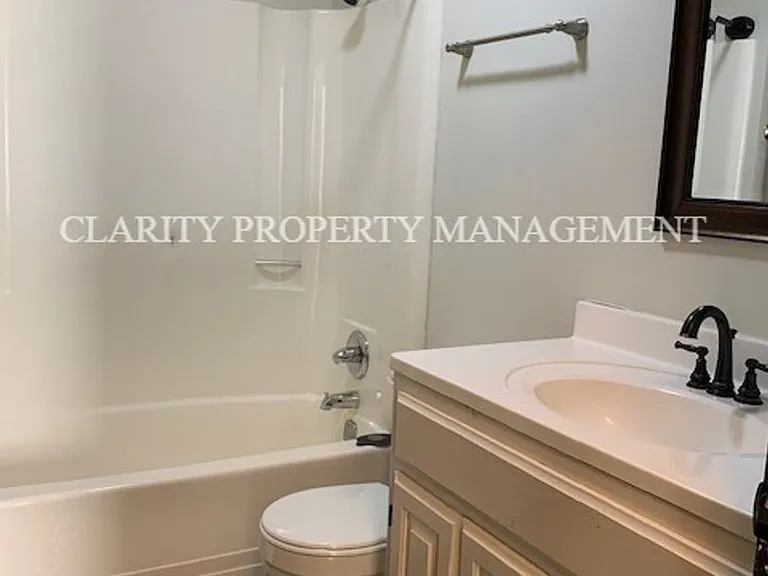2218 Cloverleaf Cir SE — Photo 5