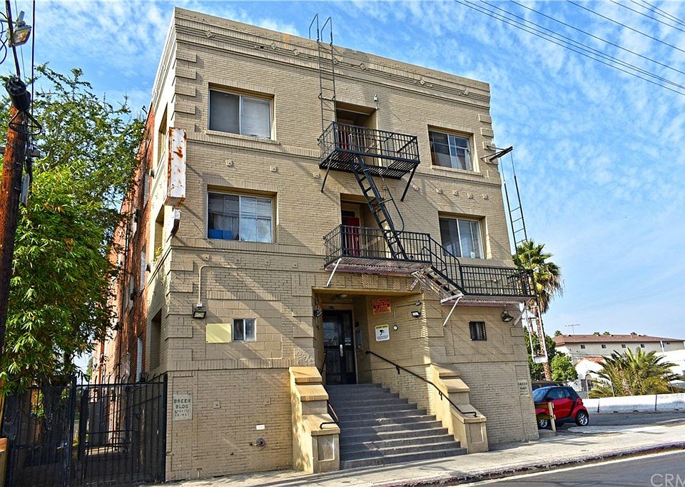 1st image of 817 N Fries Ave