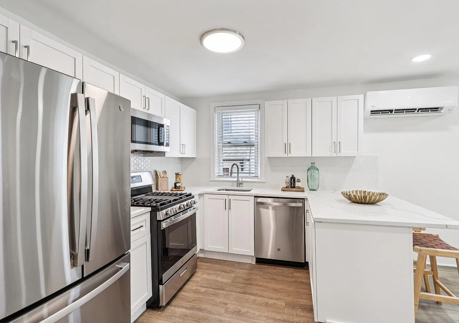 2325 Haverford Rd - Unit B — Photo 1