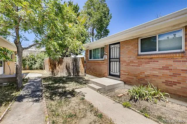 83 Del Mar Cir — Photo 1
