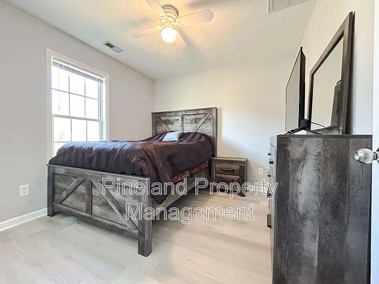 341 Kingdom Estate Dr — Photo 18