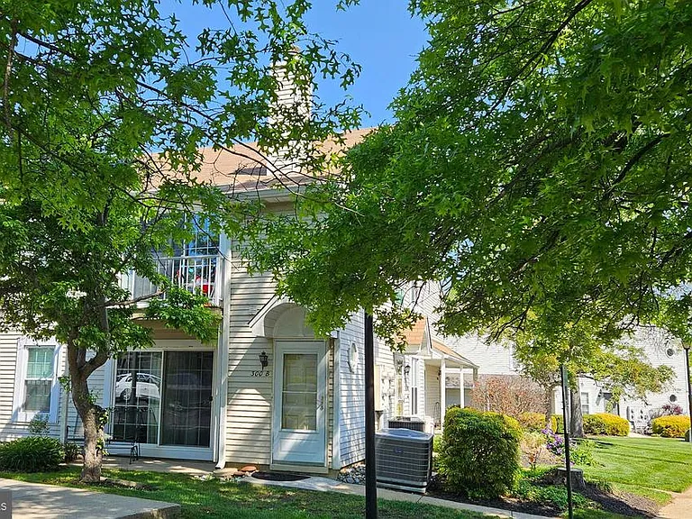 300B Mitten Ln #B — Photo 2