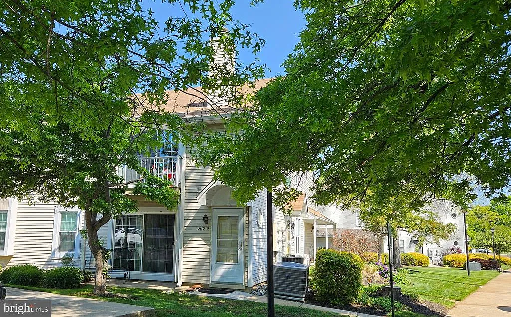 Building Photo - 300B Mitten Ln #B