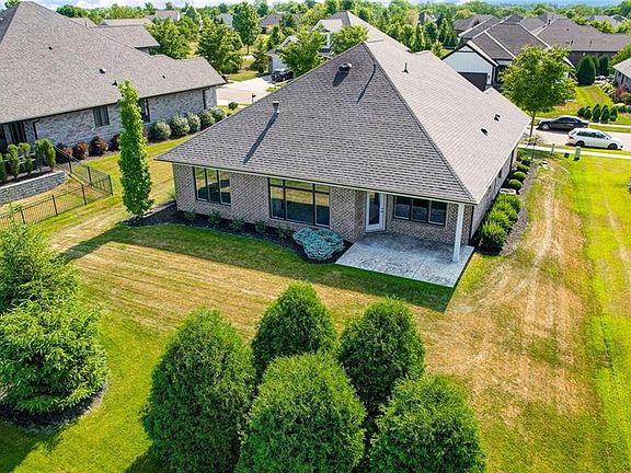 3rd image of 1381 Highland Ln S