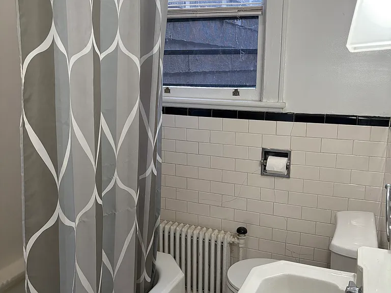 198 Pawling Ave #14 — Photo 8