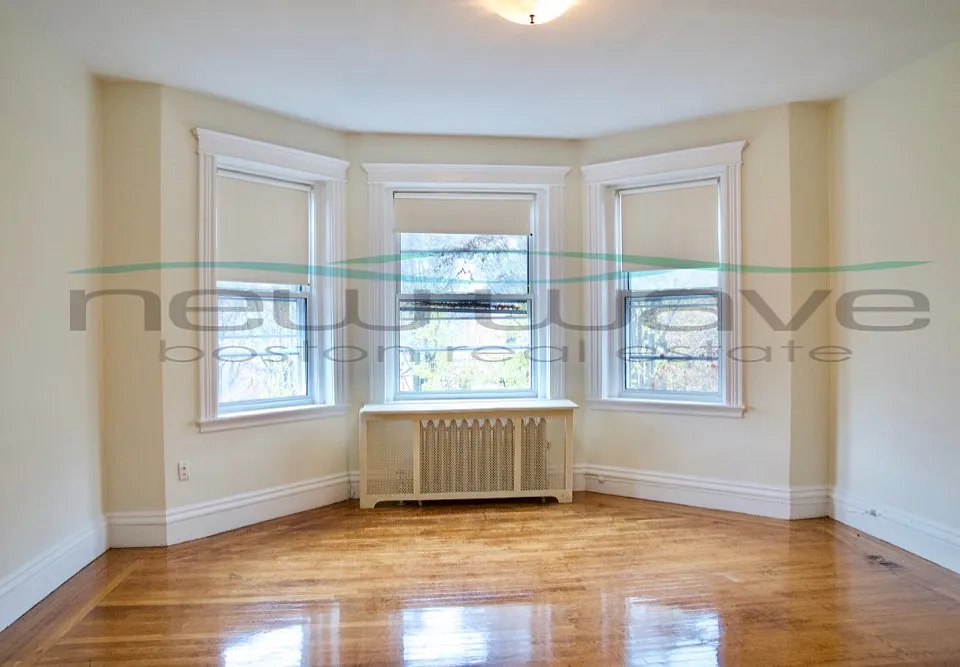 16 Euston St #6