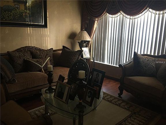 3rd image of 328 Aldershot Ct