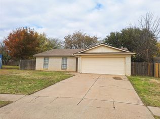 628 Edwards Dr, Saginaw, TX 76179