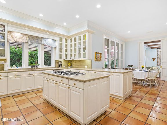 4th image of 4034 Alhambra Dr W