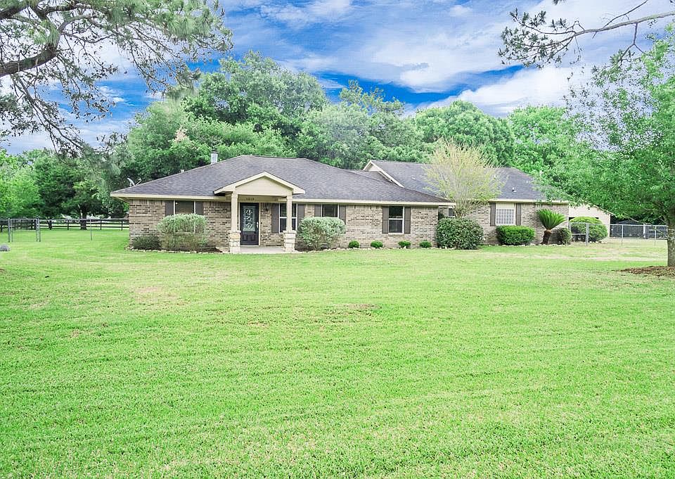 1st image of 1319 Circle Lake Dr
