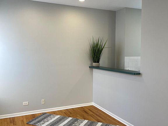 2nd image of 2034 N Damen Ave Floor 3