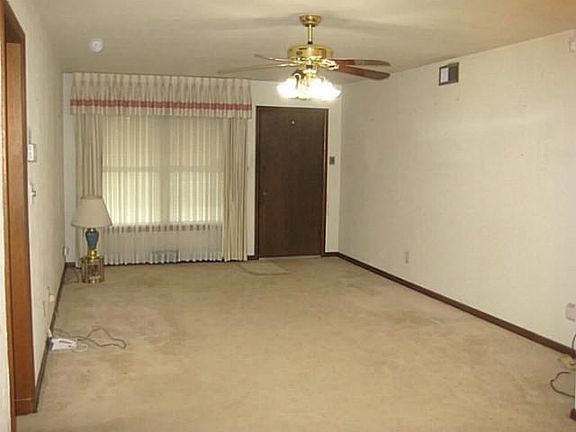 5th image of 513 SW 42nd St