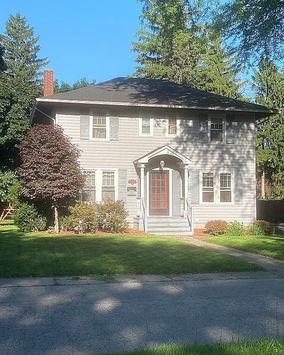 1st image of 124 Gratiot Ct