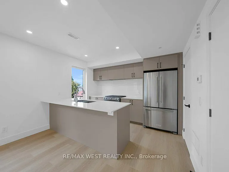 502 Atlas Ave #D — Photo 8