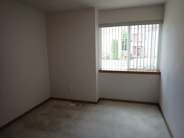11911 130th St E — Photo 10