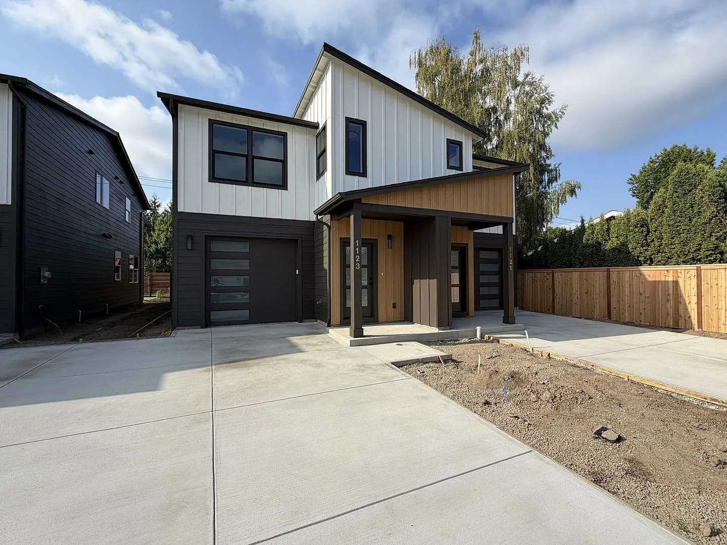 Brand New Keizer Duplex - Pet Friendly — Photo 4