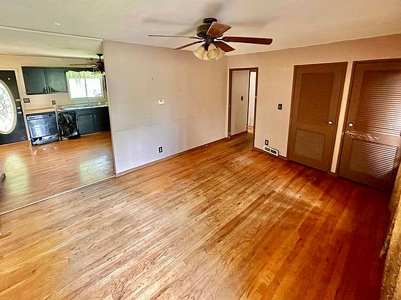 3rd image of 204 N Cedar Ave