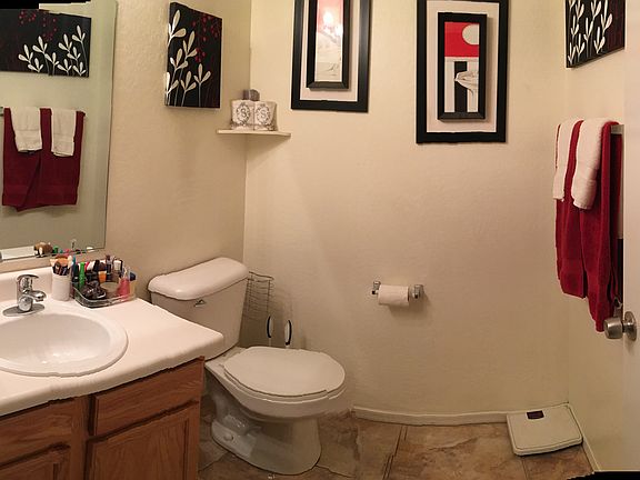 Downstairs 1/2 Bath