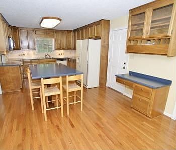 5th image of 16021 Michelle Dr SE