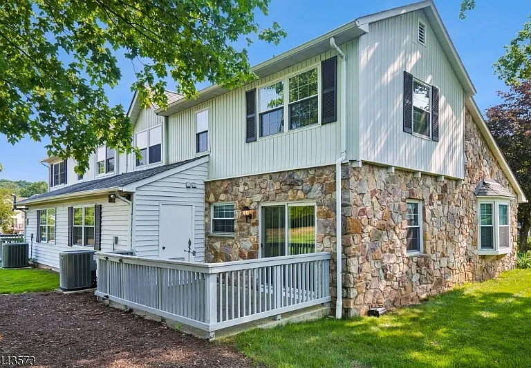 29 Coachlight Dr — Photo 25