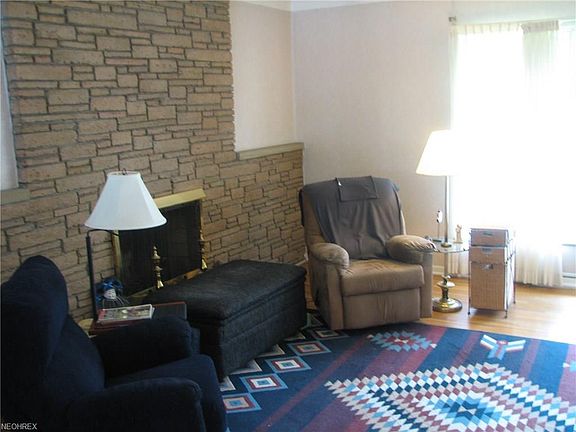 4th image of 24382 Hilliard Blvd