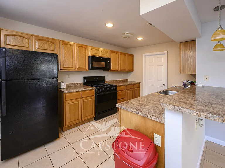 3 Ashby Ln — Photo 4