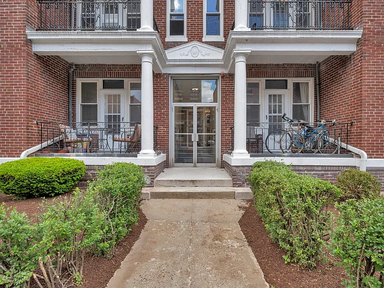321 Summit Ave #401 — Photo 8