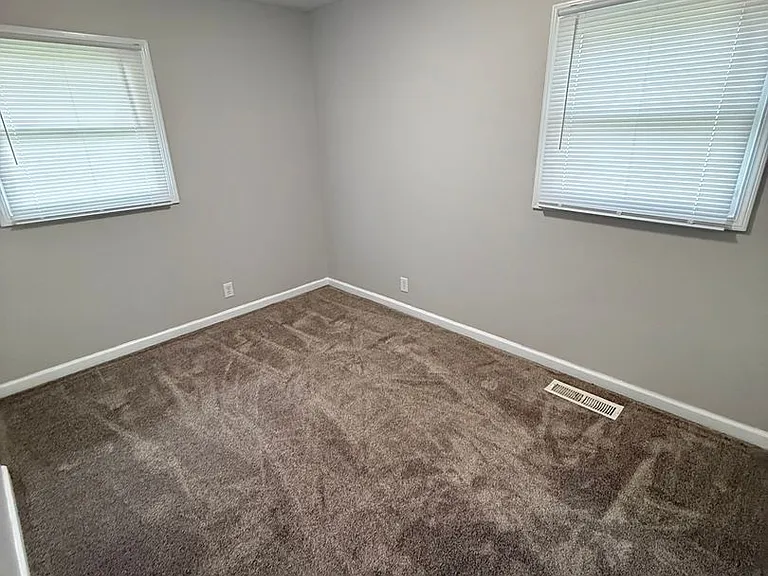 2 Philip Ct — Photo 10
