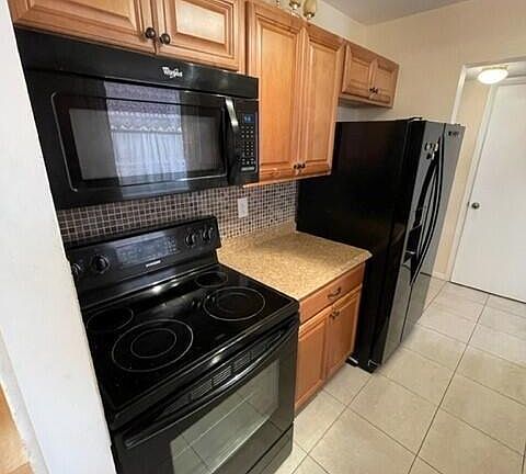 4th image of 25 Golfs Edge APT D