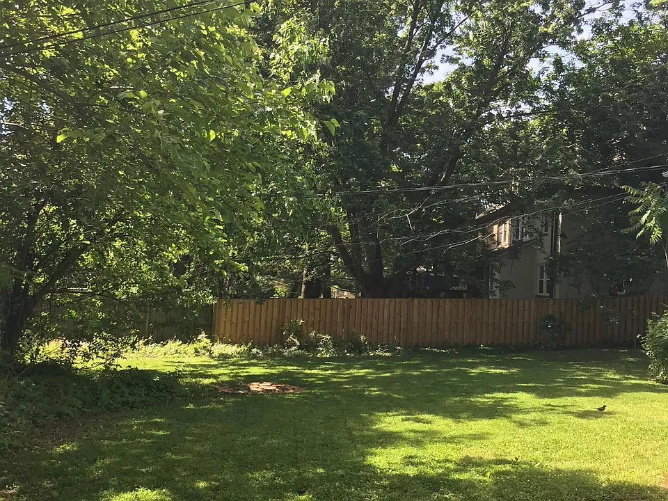 Large backyard with fire pit. Access for all tenants!