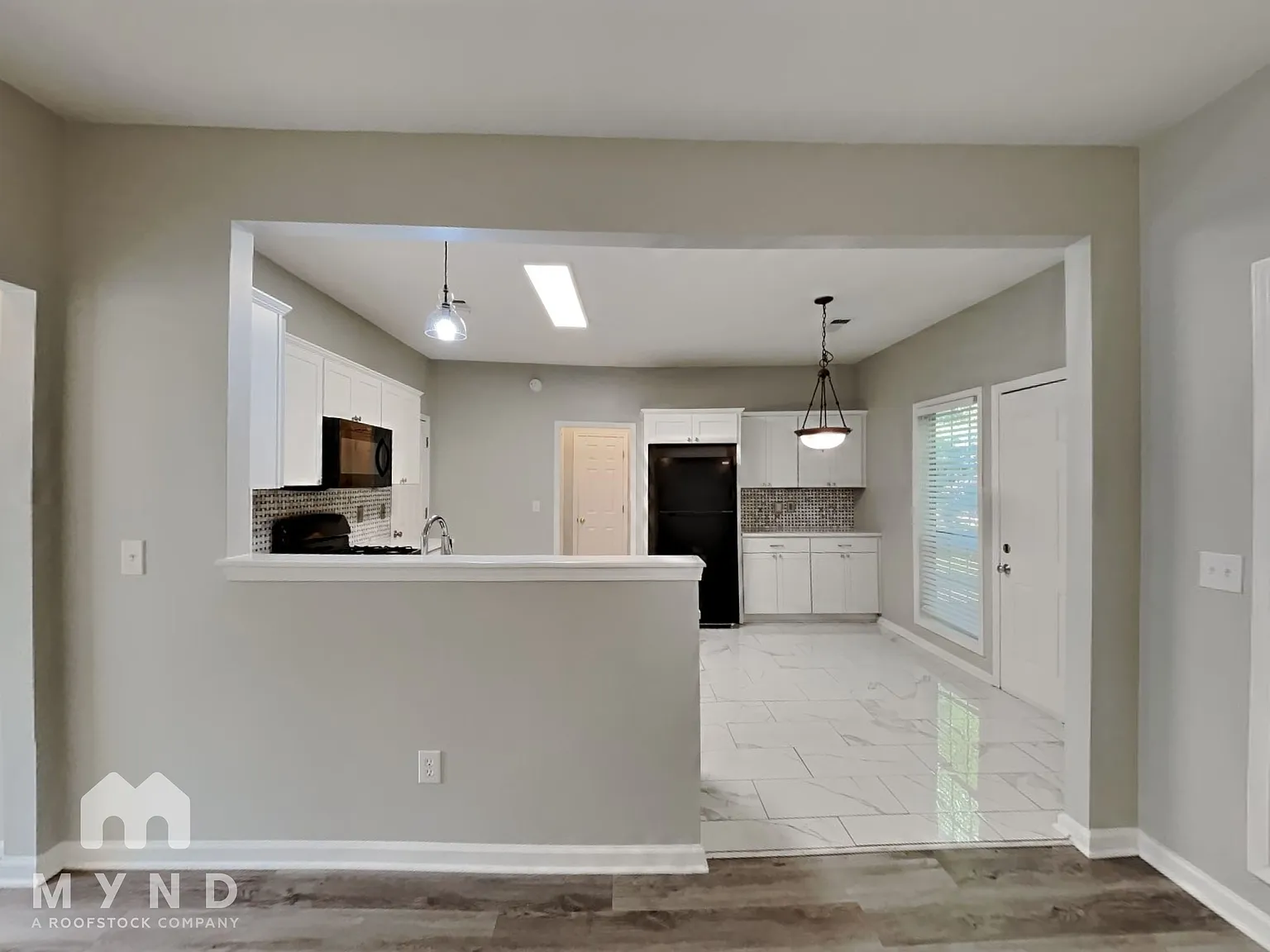 4 bed, 2.5 bath, 2000 sqft, $2,395 — Photo 3