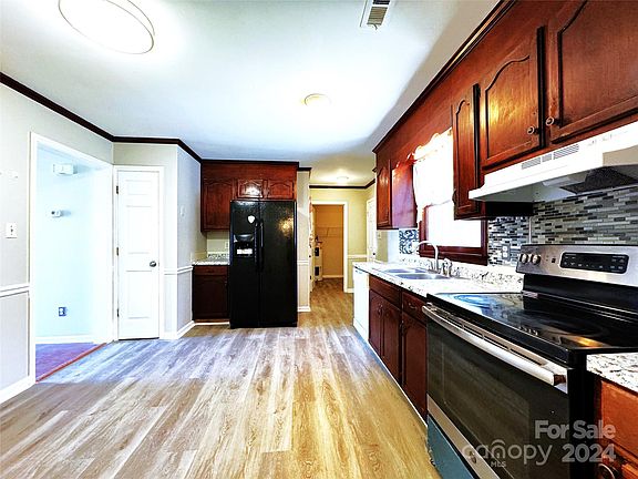 5th image of 9116 Moss Cove Ct