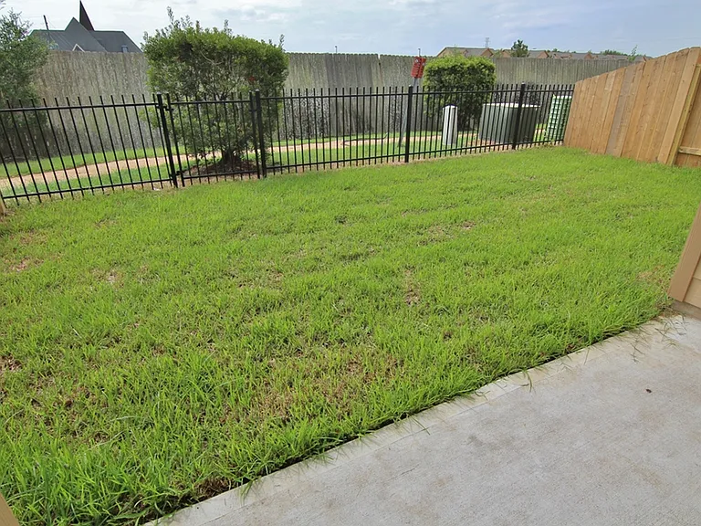 3811 Lexington Grove Ct — Photo 7