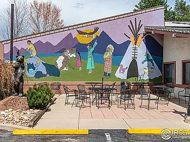 Mural in the shopping center, just a minutes walk away