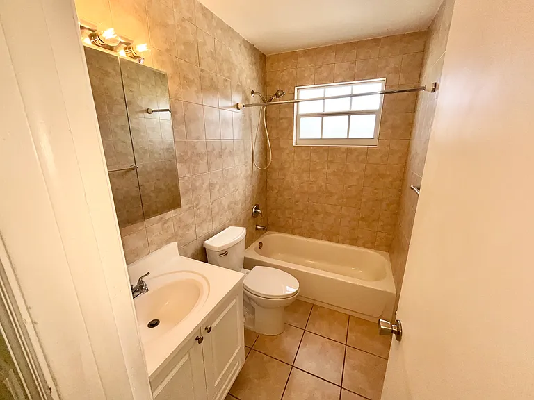 3501 SW 3rd St #1 — Photo 6