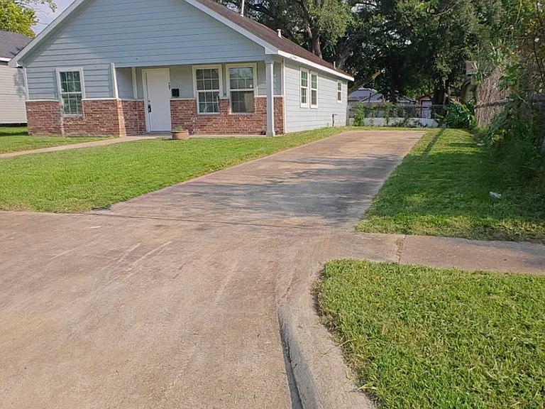 707 Denby St — Photo 22