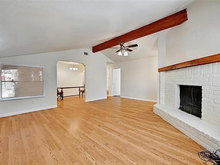 3312 Plantation Rd — Photo 2