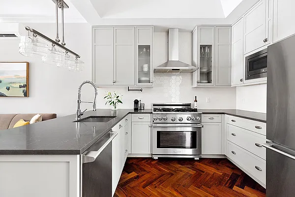 Sold by Compass | media 17