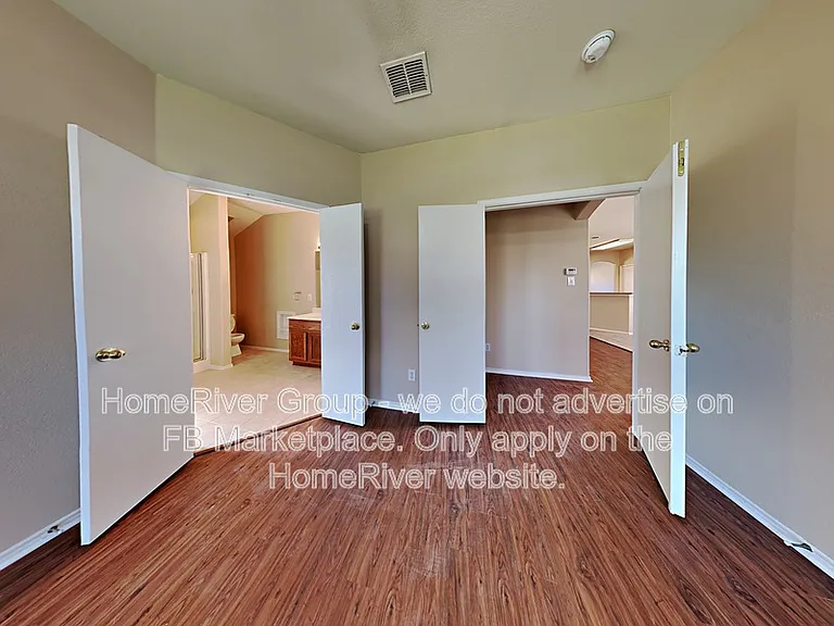 1046 Warbler — Photo 10