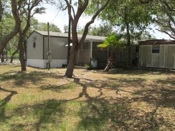 714 Rowe St, Rockport, TX 78382