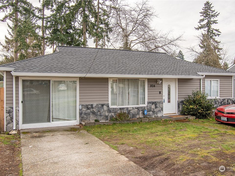 3Bd 1BA rambler in great condition. Lot size 6,200 with parking front, side and back. >