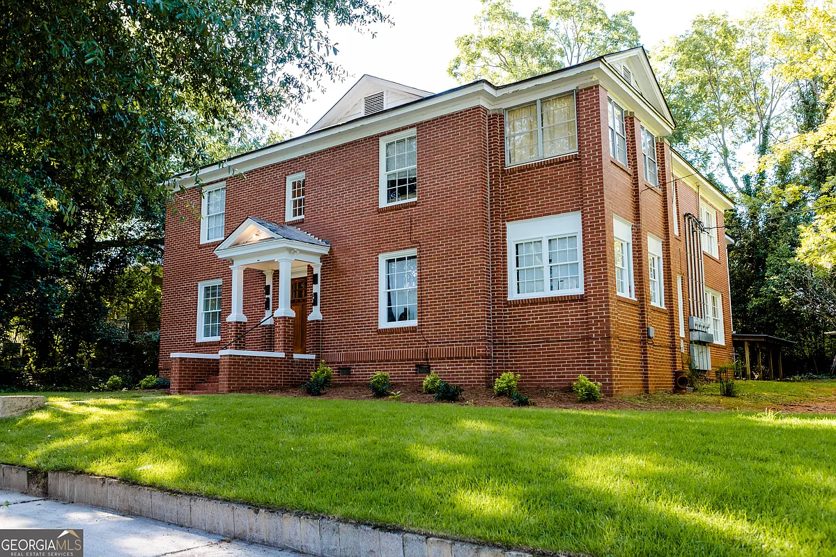 Building Photo - 111 E Screven St
