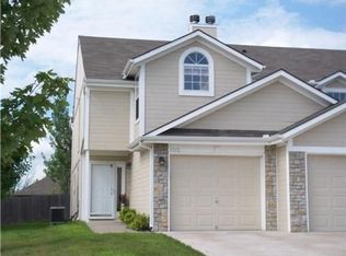 1313 NW Hidden Ridge Cir, Blue Springs, MO 64015