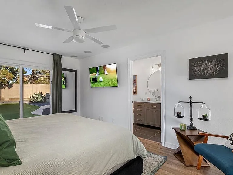 4526 E Paradise Ln — Photo 25