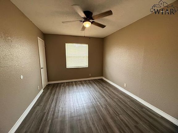 5th image of 1406 Christine Rd