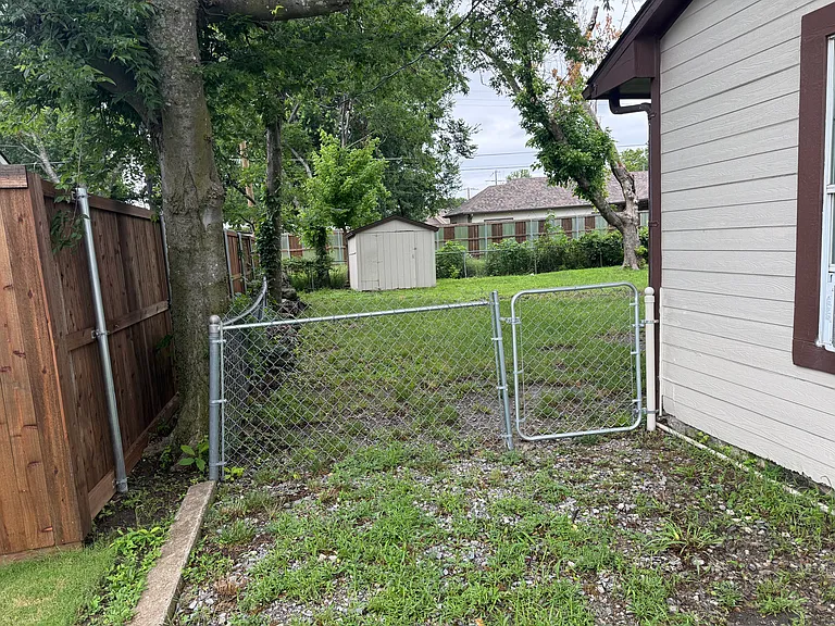 406 N Hughes St — Photo 8