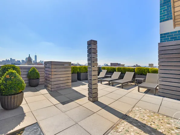 290 Third Avenue image 24 of 28