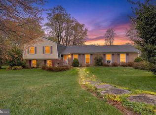 9307 Shari Dr, Fairfax, VA 22032